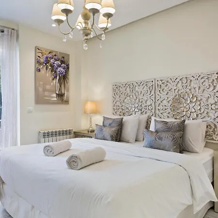 Appartement Spaces Mediterranean 4 Bedroom, 4 Bathroom, Huge Terrace, Jacuzzi- Sleeps 9 Sitges
