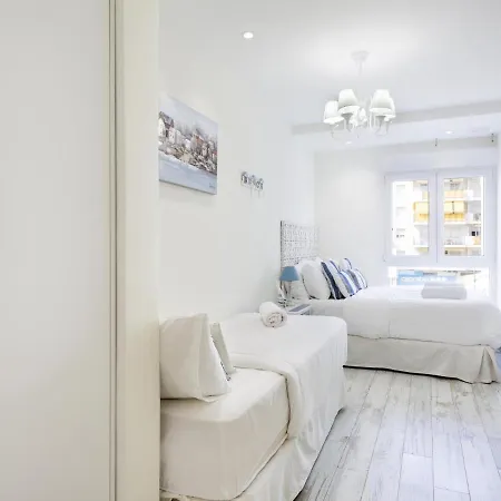 Appartement Spaces Mediterranean 4 Bedroom, 4 Bathroom, Huge Terrace, Jacuzzi- Sleeps 9 Sitges