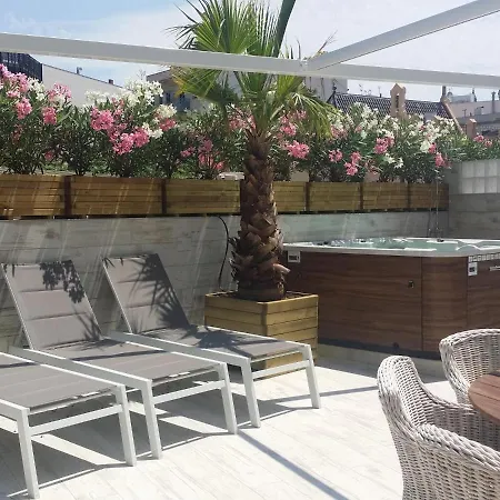 Spaces Mediterranean 4 Bedroom, 4 Bathroom, Huge Terrace, Jacuzzi- Sleeps 9 Appartement