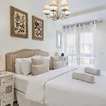 Spaces Mediterranean 4 Bedroom Апартаменты
