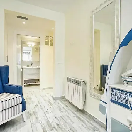 Apartman Spaces Mediterranean 4 Bedroom, 4 Bathroom, Huge Terrace, Jacuzzi- Sleeps 9
