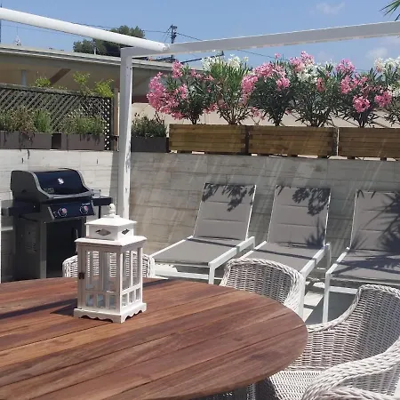 Apartman Spaces Mediterranean 4 Bedroom, 4 Bathroom, Huge Terrace, Jacuzzi- Sleeps 9