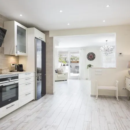 Апартаменты Spaces Mediterranean 4 Bedroom