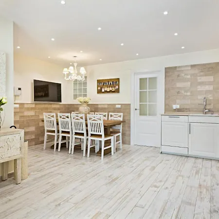 Spaces Mediterranean 4 Bedroom Διαμέρισμα *